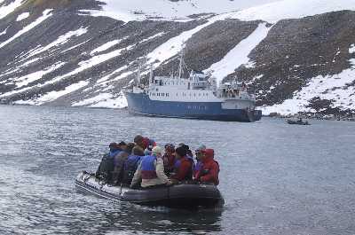 Landgang im Magdalenenfjord